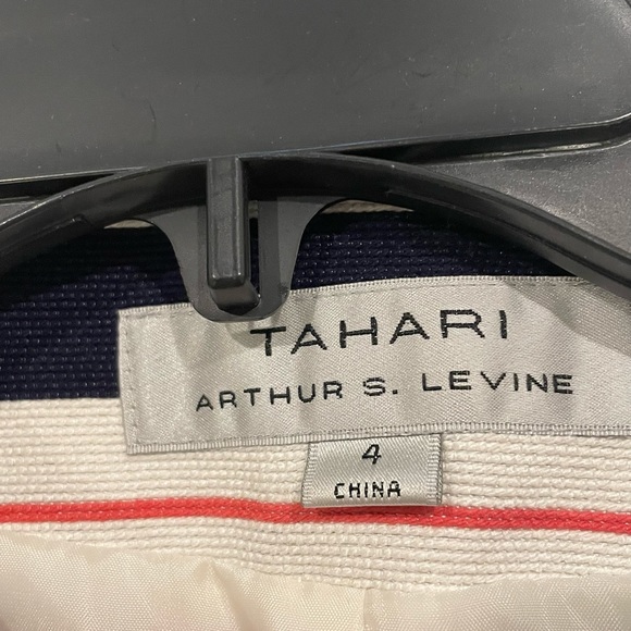 Tahari Arthur S. Levine Womens Stripped jacket  size 4 - Picture 6 of 10